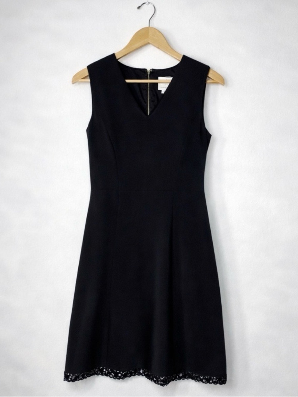 Kate Spade Black Cocktail Dress Size 2 sleeveless V-Neck Black